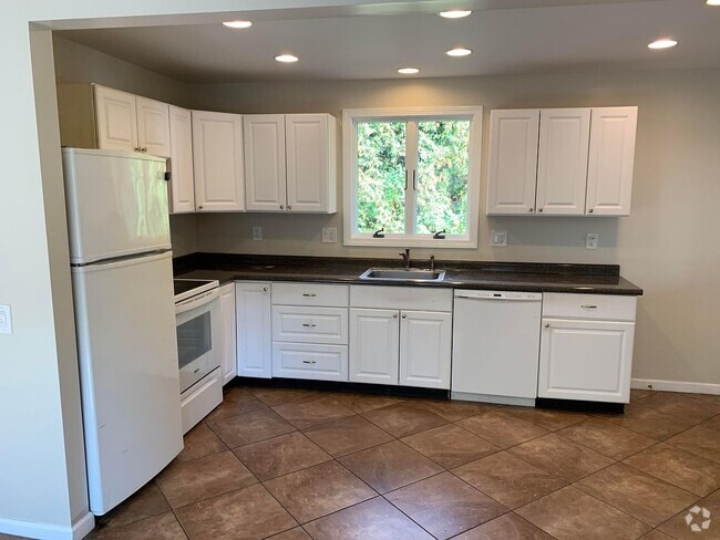 Building Photo - 203 Green Manor Rd Rental