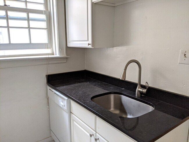 Photo - 1452 Oak Ave