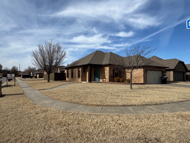 Home for rent in Moore with 3 bedrooms + a... - Home for rent in Moore with 3 bedrooms + a...