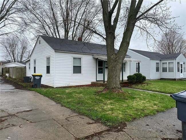 Photo - 425 E 36th St