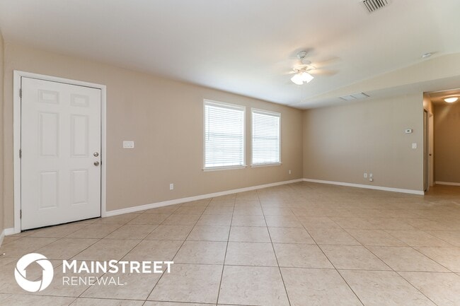 Photo - 721 NW Douglas Cir