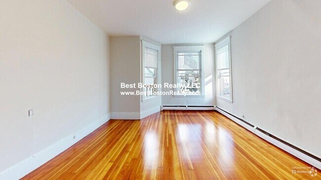 Building Photo - 16 R Warren Ave Rental