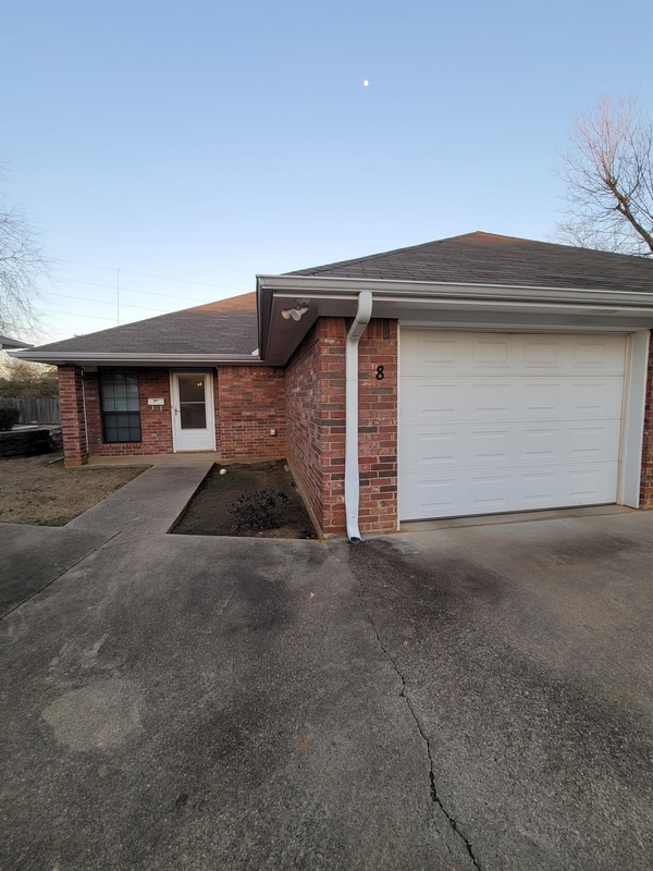 Photo - 640 Canada St