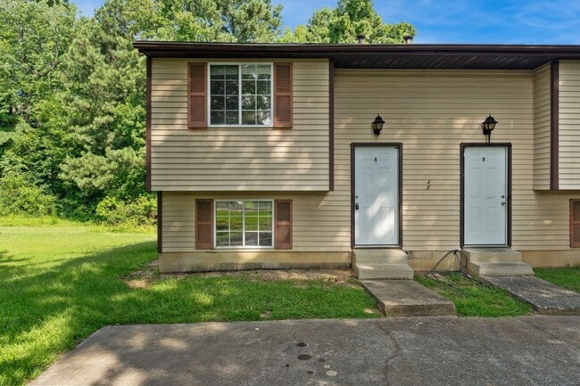 Building Photo - 2421 Camellia Dr Unit 2421 Camellia Drive A