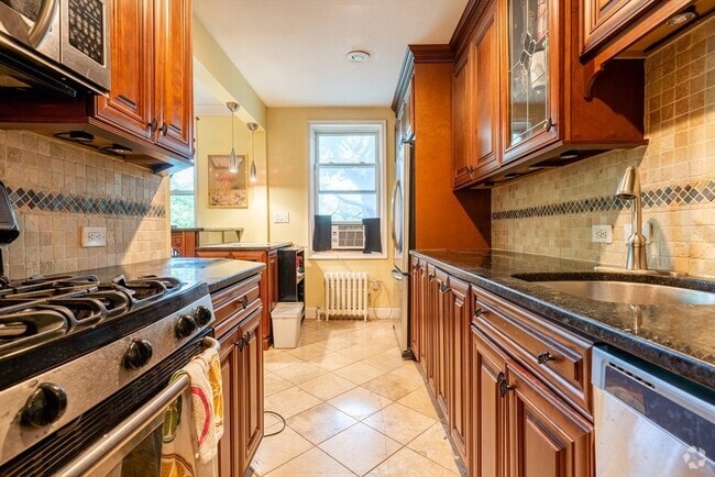 Building Photo - 50 Follen St Rental