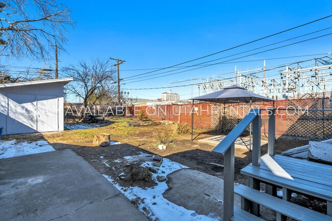 Photo - 744 S Roberta St