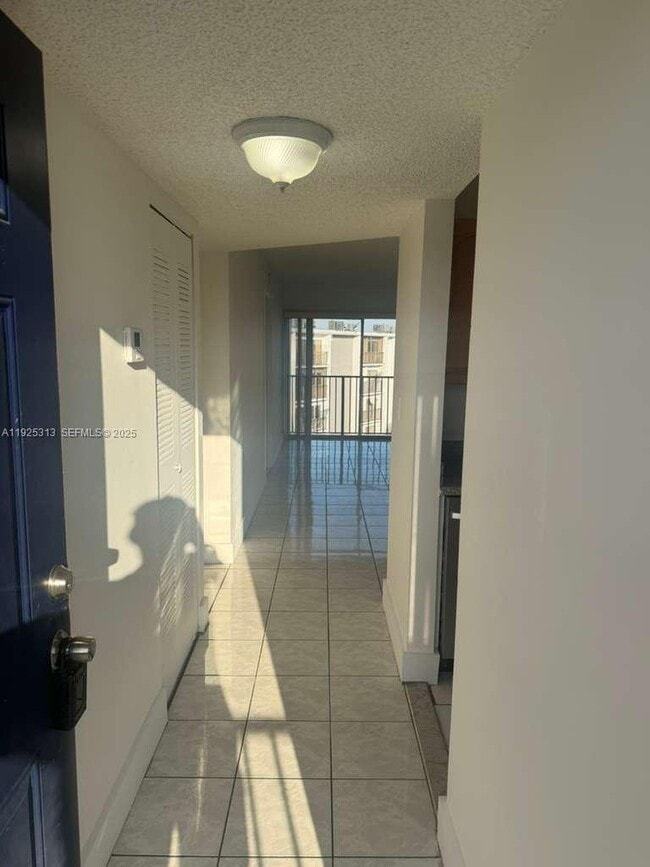 Photo - 8700 N Sherman Cir Unit 503