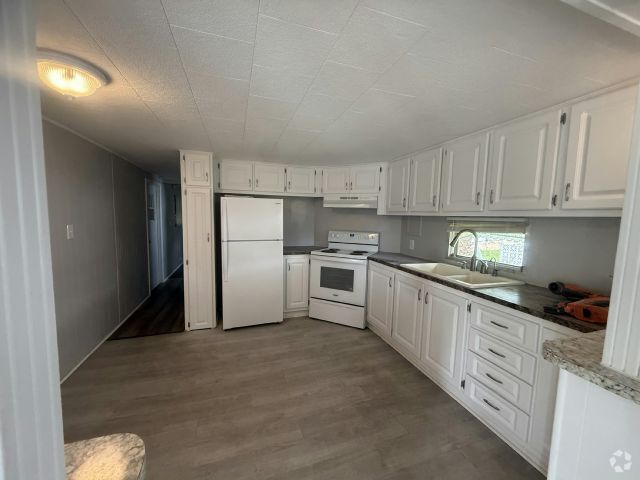 Building Photo - 312 49th Ave W Rental
