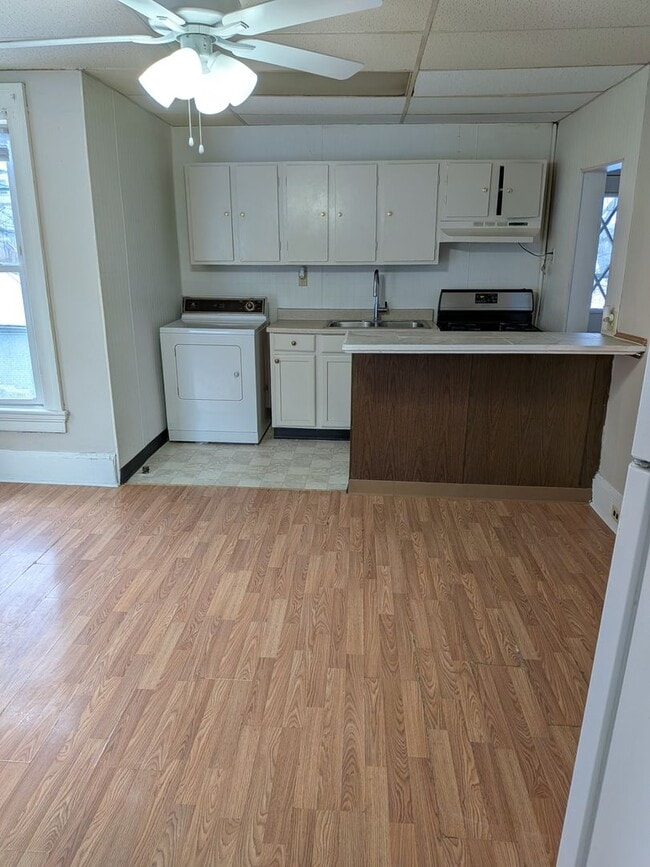 Building Photo - 1106-1108 Gibbson MGMT Unit 1108 # 2 (2Bed)