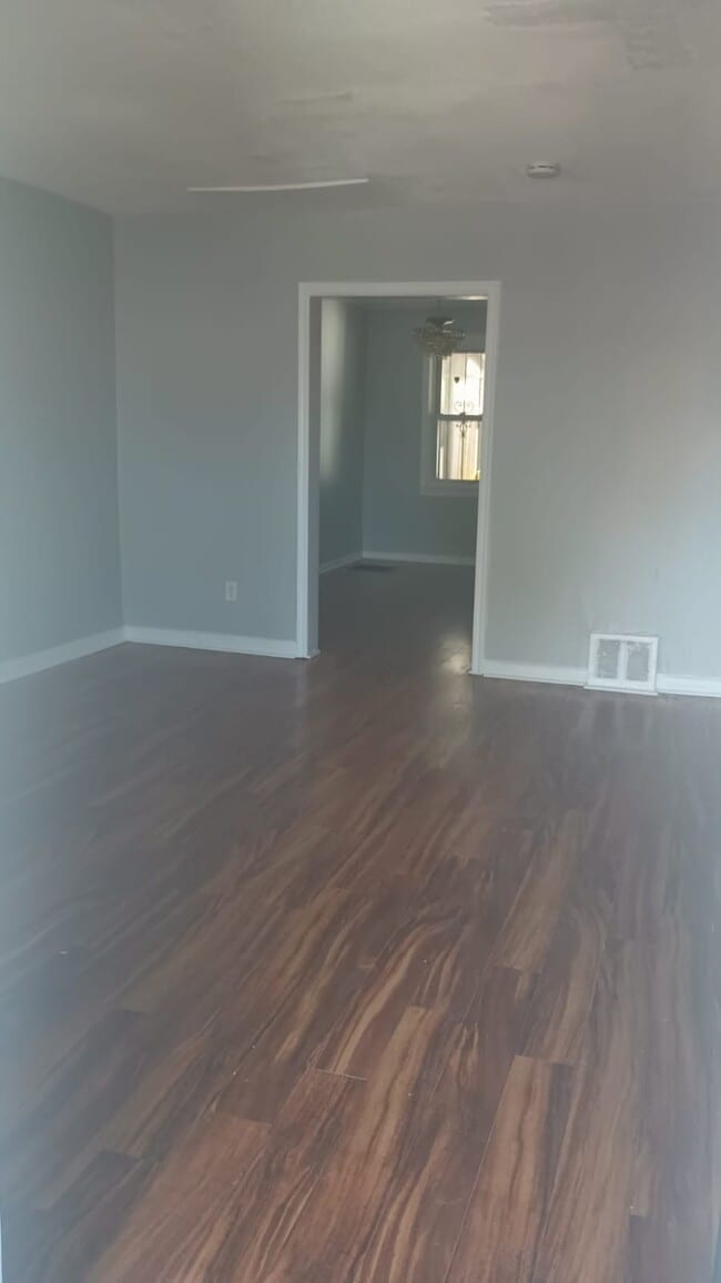 Photo - 504 Roundview Rd