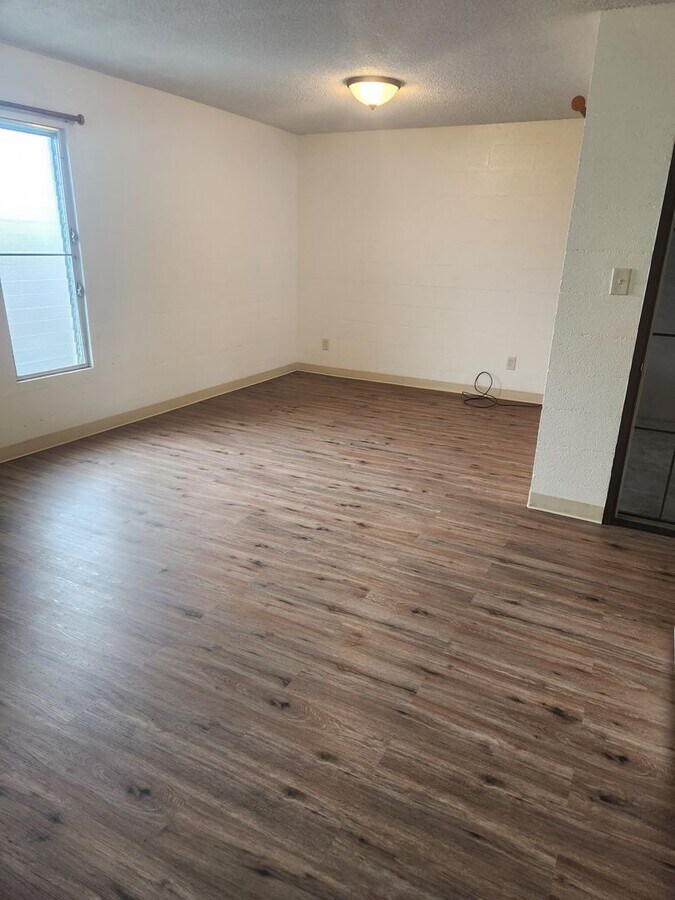 Photo - Extra Large one bedroom unit AVAILABLE NOW!