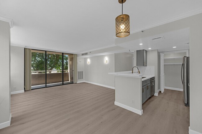 Photo - 3525 Sage Rd Unit 304