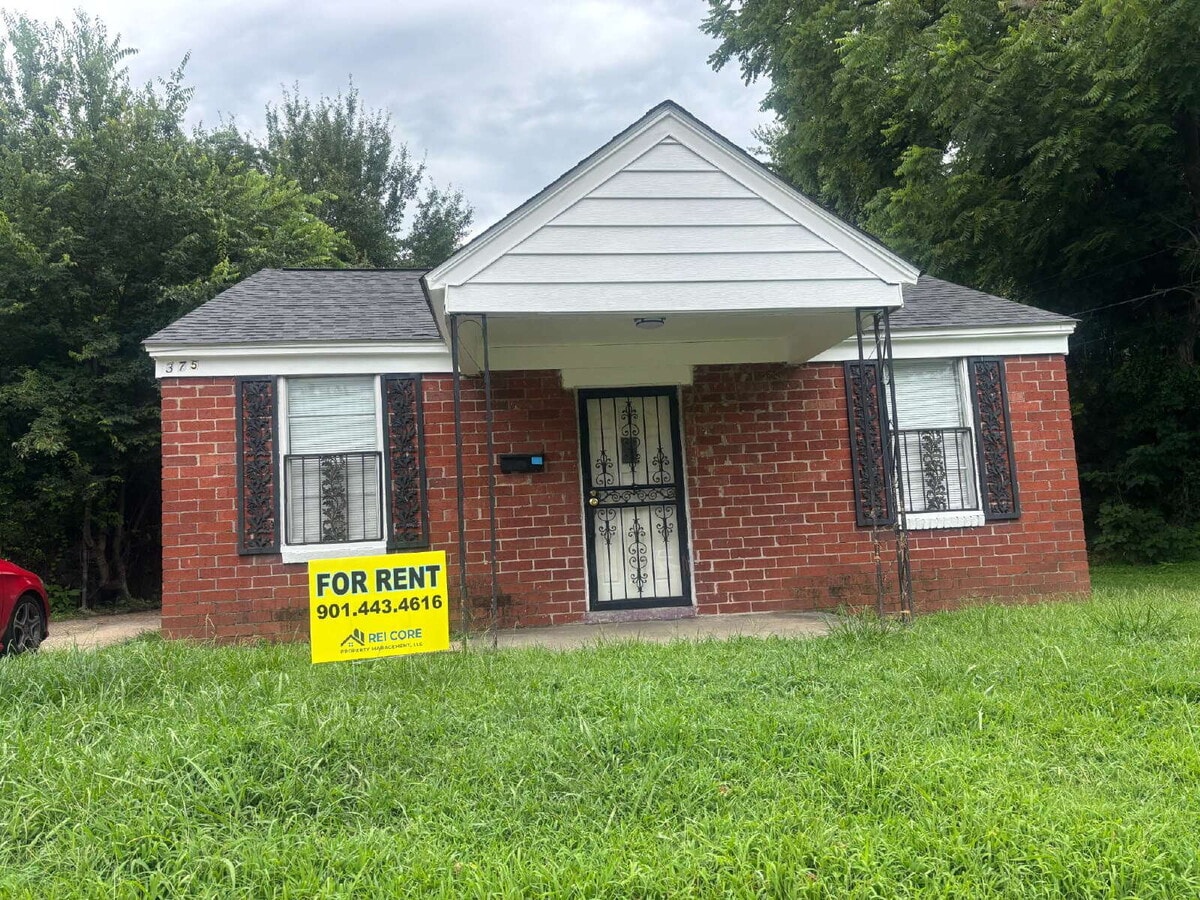 Charming 3 Bed/1 Bath Available Now - Charming 3 Bed/1 Bath Available Now