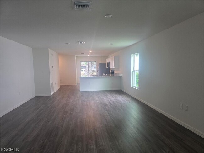 Photo - 878 Friendship Cir