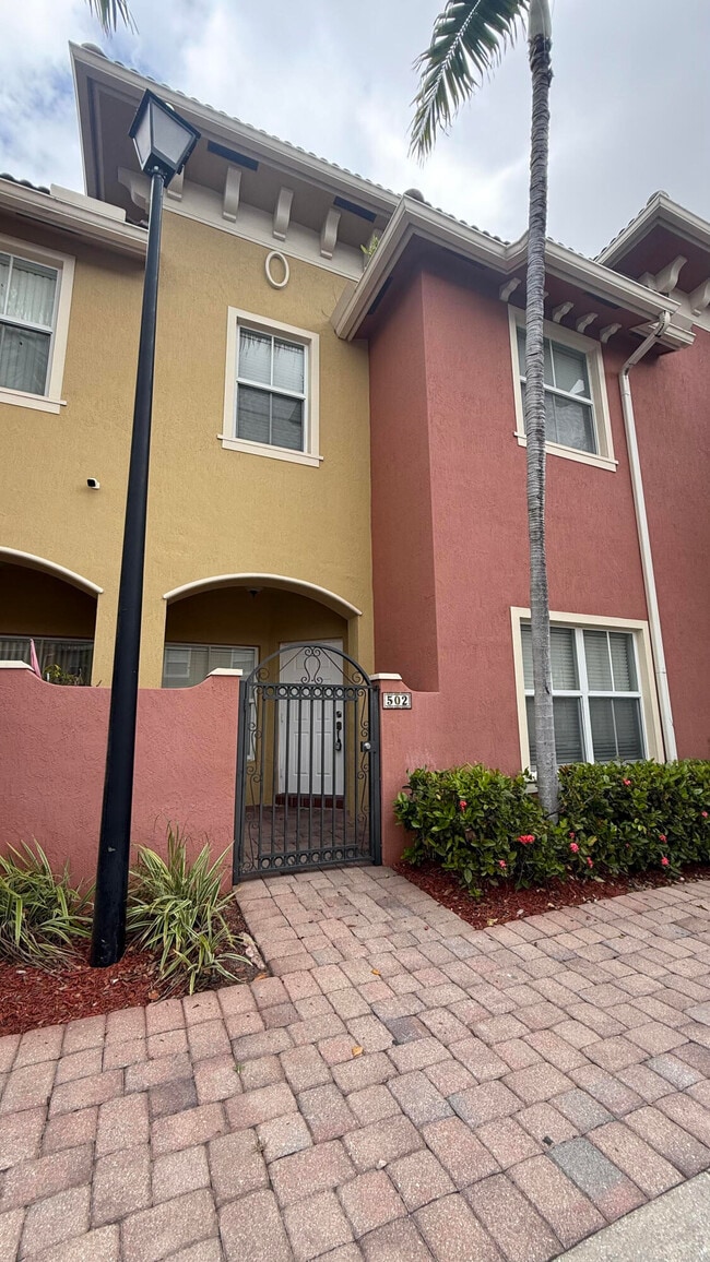 Building Photo - 2851 Prospect Rd