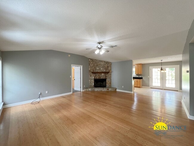 Building Photo - Spacious 3-Bedroom Retreat with New Kitchen Appliances!