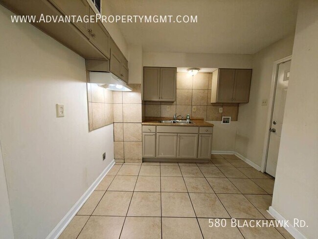 Photo - 580 Blackhawk Rd