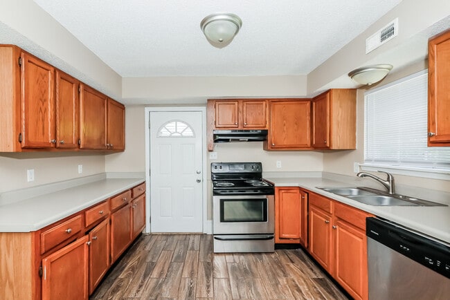 Photo - 13715 Dealtry Ln