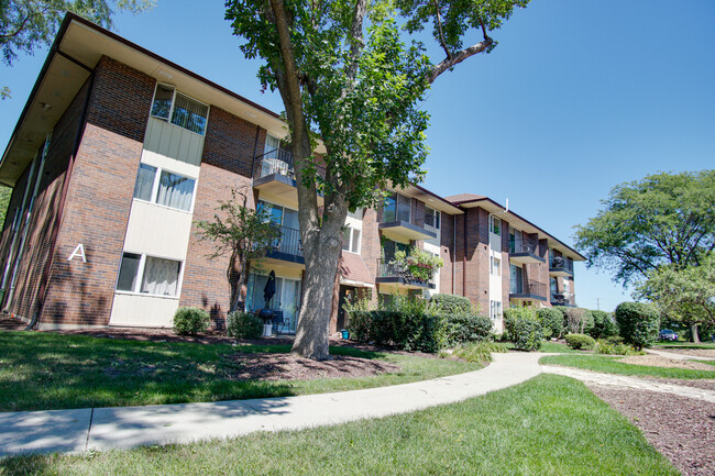 Photo - 5S066 Pebblewood Ln Condo Unit A10