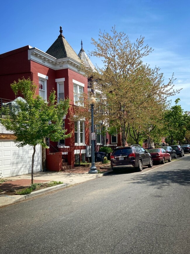 Photo - 127 Seaton Plz NW