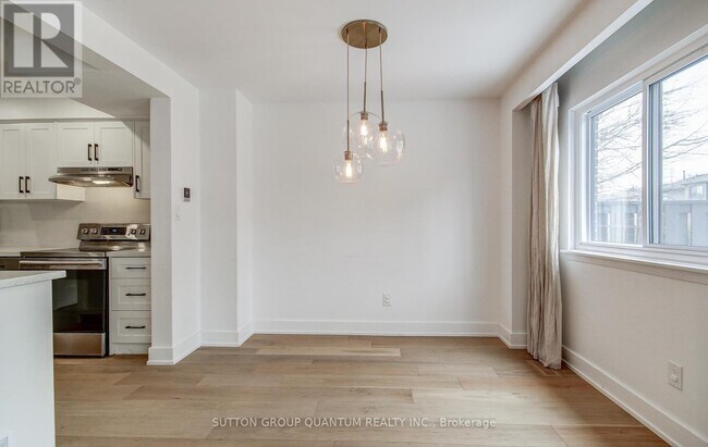 Photo - 20 Mineola Rd E