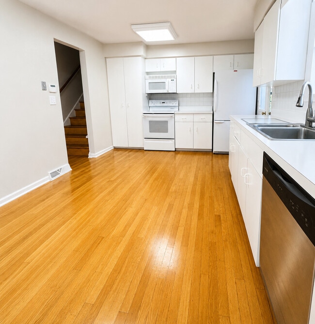 Photo - 7011 Hamlin Ave