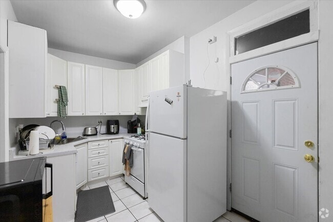 Building Photo - 2453 N Clark St Unit 3 Rental