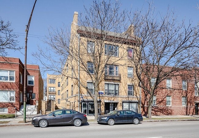 Building Photo - 3806 W Irving Park Rd Unit 8 Rental