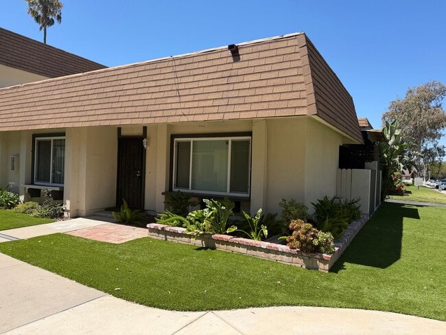 Building Photo - 2672 Phipps Ave Unit #C