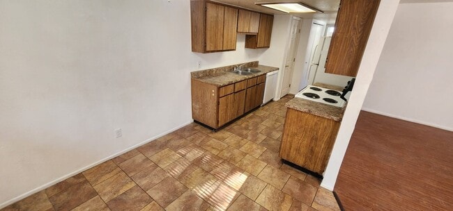 Photo - 578 W 18th Ave Unidad 102
