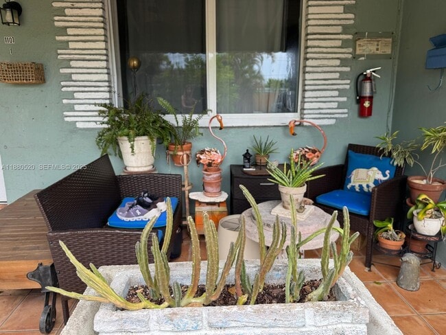 Building Photo - 1101 NE 14th Ave Unit 1-4