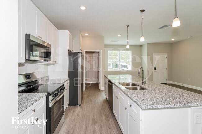 Photo - 339 Halloran St SE