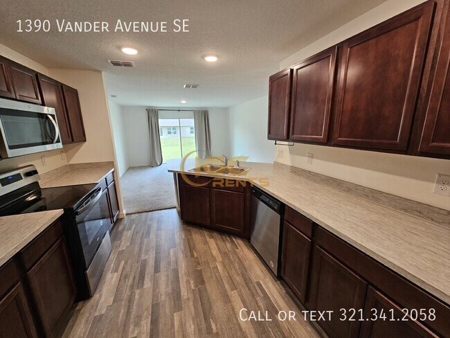 Photo - 1390 Vander Ave SE