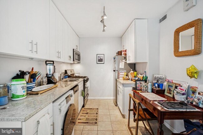 Building Photo - 135 S 19th St Unit 1613