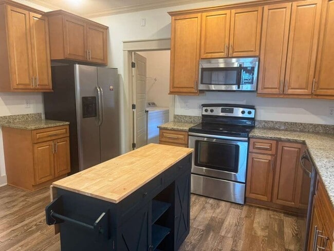 Photo - Large 3 Bedroom Townhome with All Appliances Included