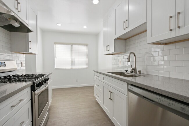 Photo - 828 18th St in Santa Monica - steps to Mon...