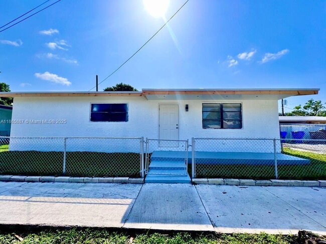 Building Photo - 427 N 24th Ave Rental