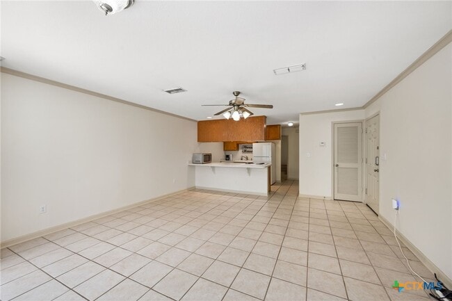 Building Photo - 365 S Gilbert Ave Rental