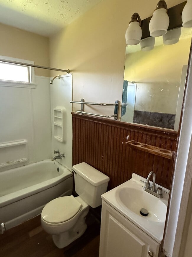 Photo - 430 Cedarhurst Dr