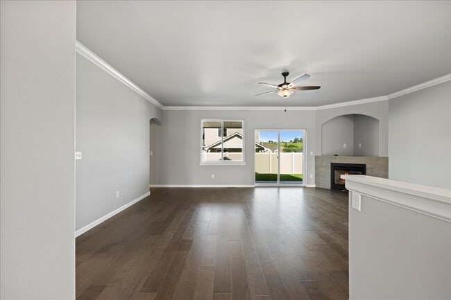 Photo - 421 N 76th Ave