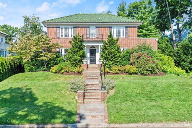 Building Photo - 16 Lyons Pl Rental