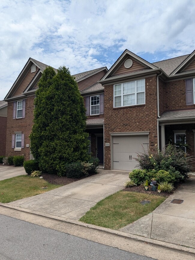 Building Photo - 1058 Ashmore Dr