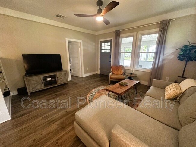 Photo - 115 W Plymouth St Unit A