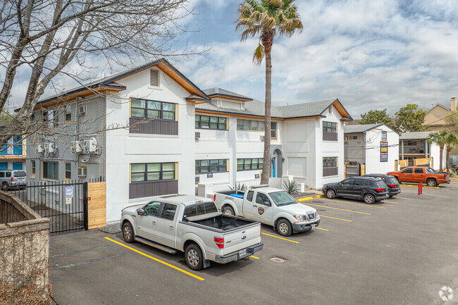 Building Photo - The Block At Montrose Rental