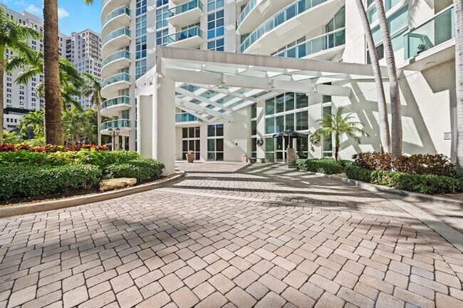 Photo - 347 N New River Dr E Unidad 1509