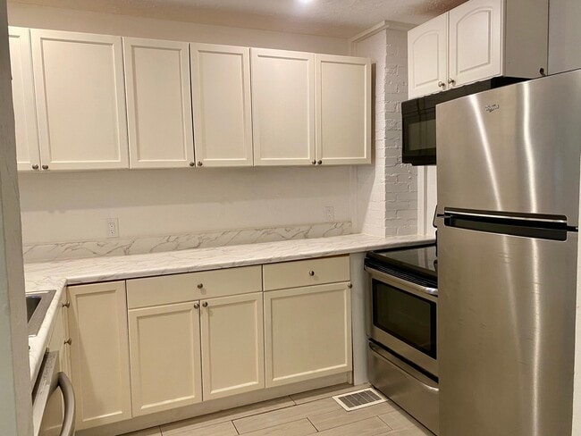 Photo - 251 Mateo Way NE