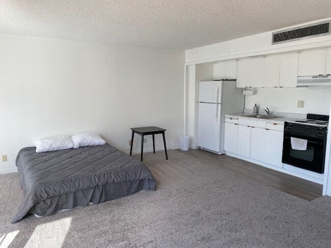 Photo - Makaha Valley Towers Unit 1620