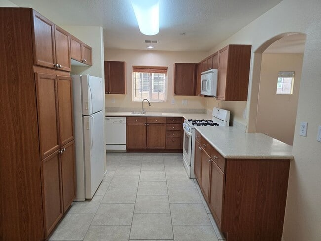 Building Photo - GORGEOUS 2 STORY-3 BEDROOM*CLOSE TO SCHOOLS-SHOPPING CENTERS*COMMUNITY POOL*