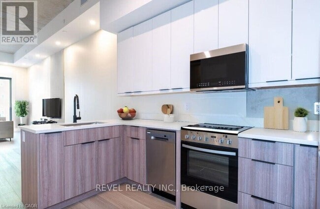 Photo - 169 James St S Unité 801