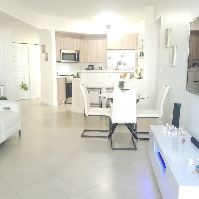 Photo - 357 Almeria Ave Unidad Gables Park Condo